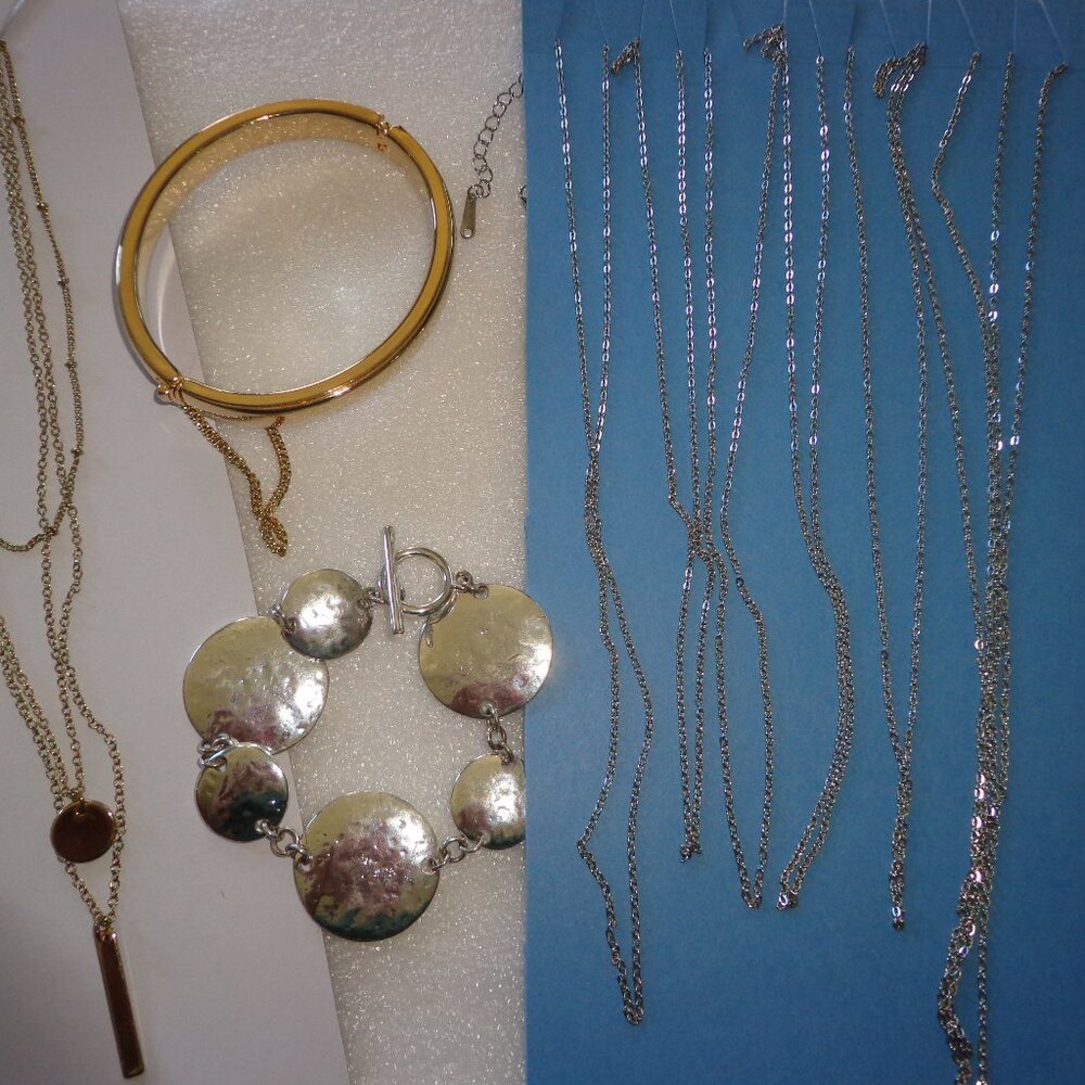 Lot of 4 Vtg. & New jewelry Items Necklaces & Bracelets Gold/Silver